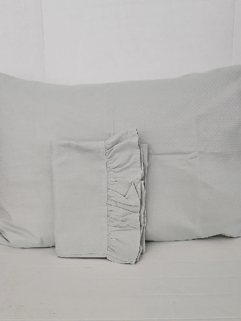 Ralph Lauren Blue Sage Woven Ruffle Hem Cotton Standard Pillowcase Set